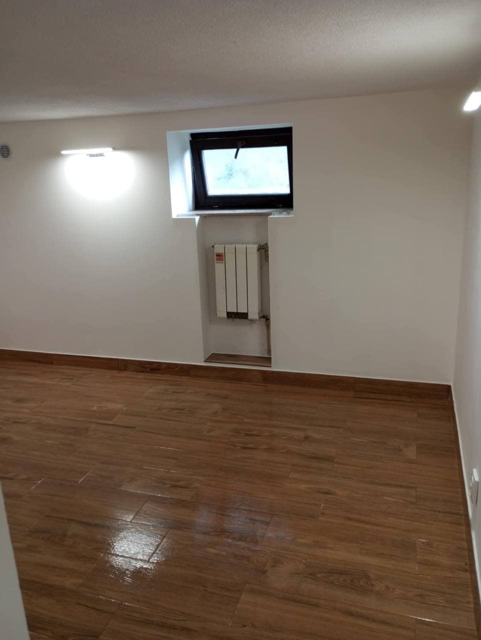 Světlý sklepní prostor po rekonstrukci.